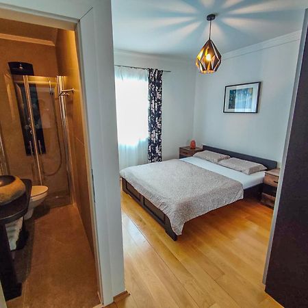 Apartments Amfora - Cozy And Modern Apartments For Up To 15 People, 100M From The Sea And Beach Stara Novalja Exterior foto