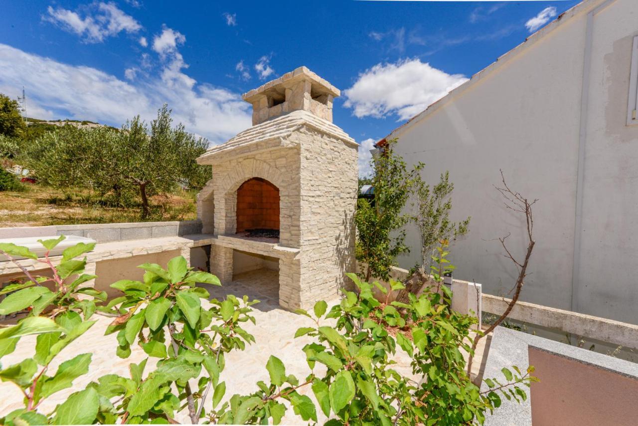 Apartments Amfora - Cozy And Modern Apartments For Up To 15 People, 100M From The Sea And Beach Stara Novalja Exterior foto