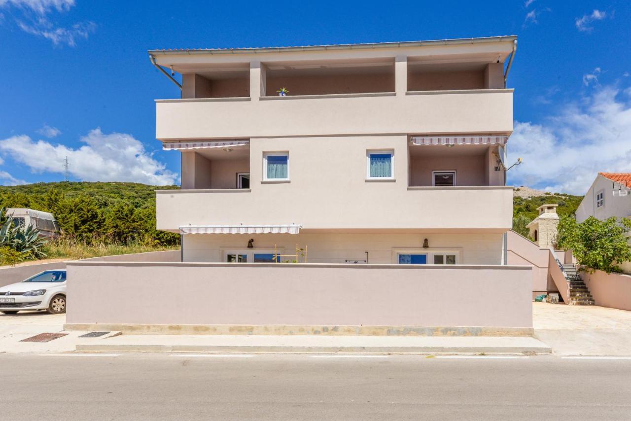 Apartments Amfora - Cozy And Modern Apartments For Up To 15 People, 100M From The Sea And Beach Stara Novalja Exterior foto