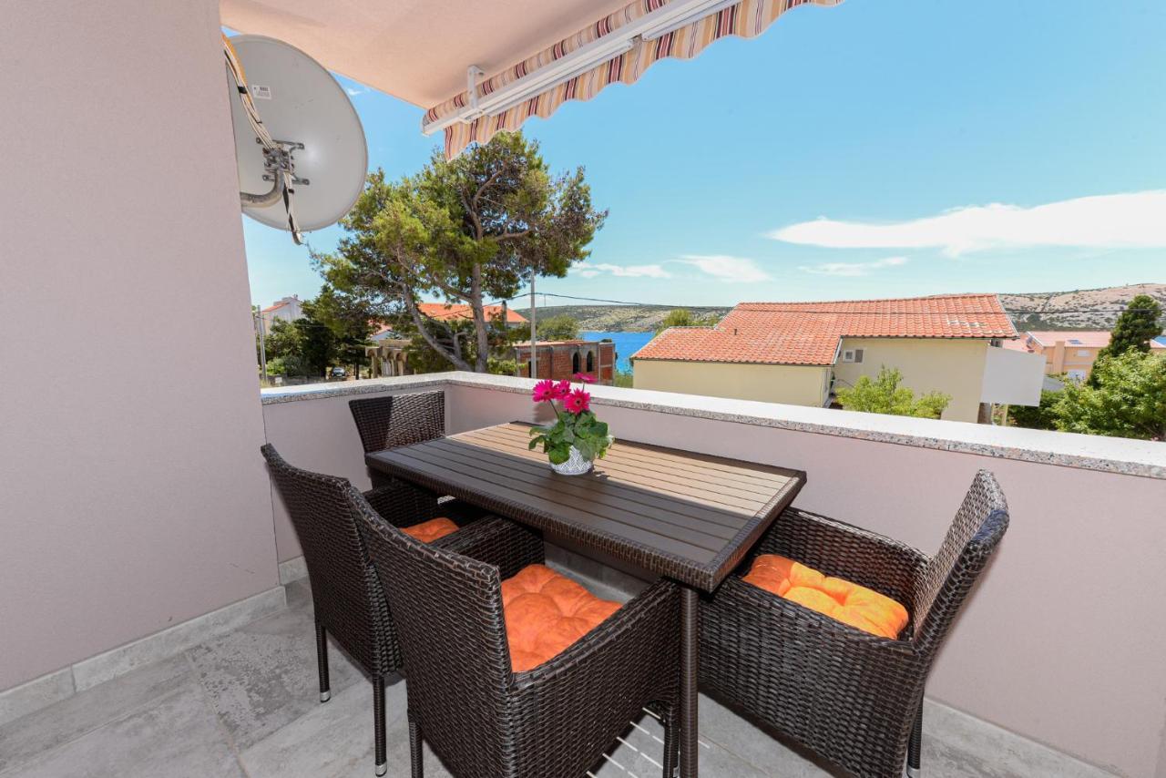 Apartments Amfora - Cozy And Modern Apartments For Up To 15 People, 100M From The Sea And Beach Stara Novalja Exterior foto