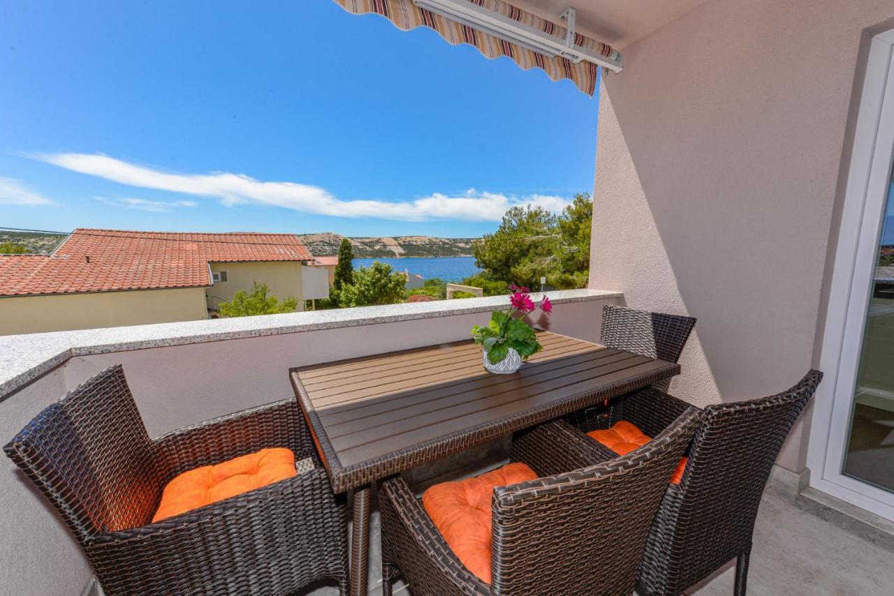 Apartments Amfora - Cozy And Modern Apartments For Up To 15 People, 100M From The Sea And Beach Stara Novalja Exterior foto