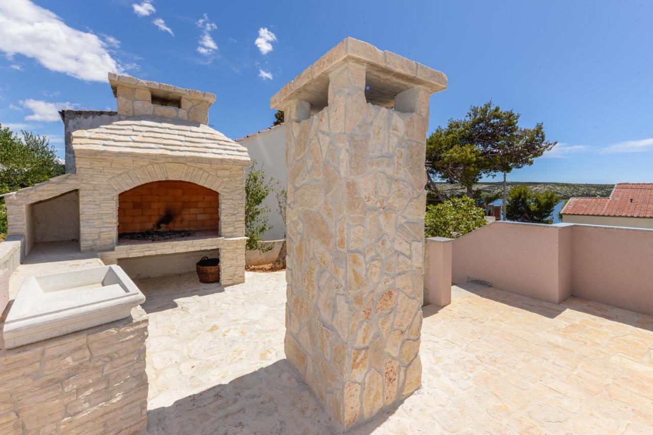 Apartments Amfora - Cozy And Modern Apartments For Up To 15 People, 100M From The Sea And Beach Stara Novalja Exterior foto