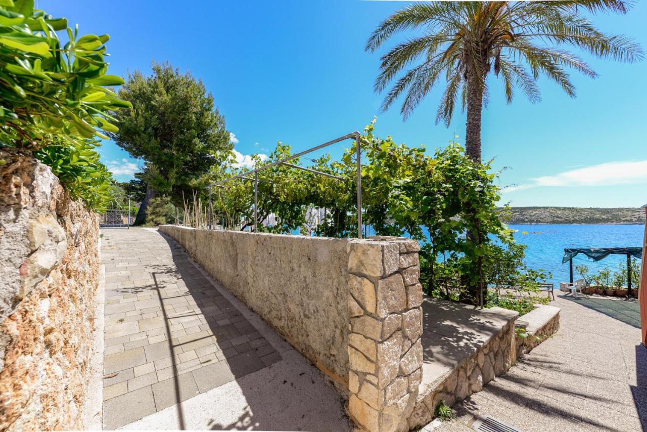 Apartments Amfora - Cozy And Modern Apartments For Up To 15 People, 100M From The Sea And Beach Stara Novalja Exterior foto