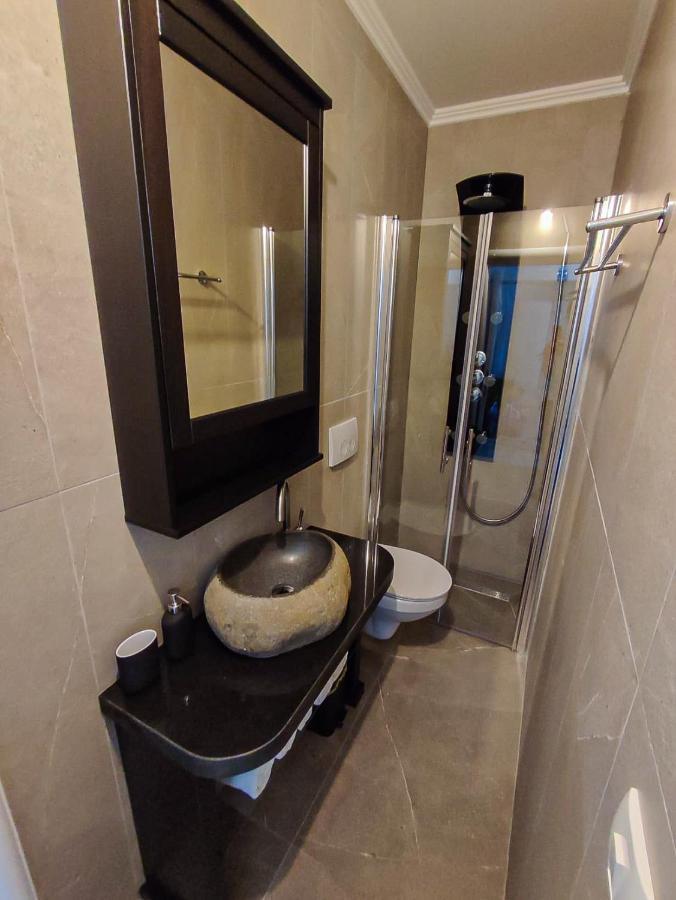 Apartments Amfora - Cozy And Modern Apartments For Up To 15 People, 100M From The Sea And Beach Stara Novalja Exterior foto
