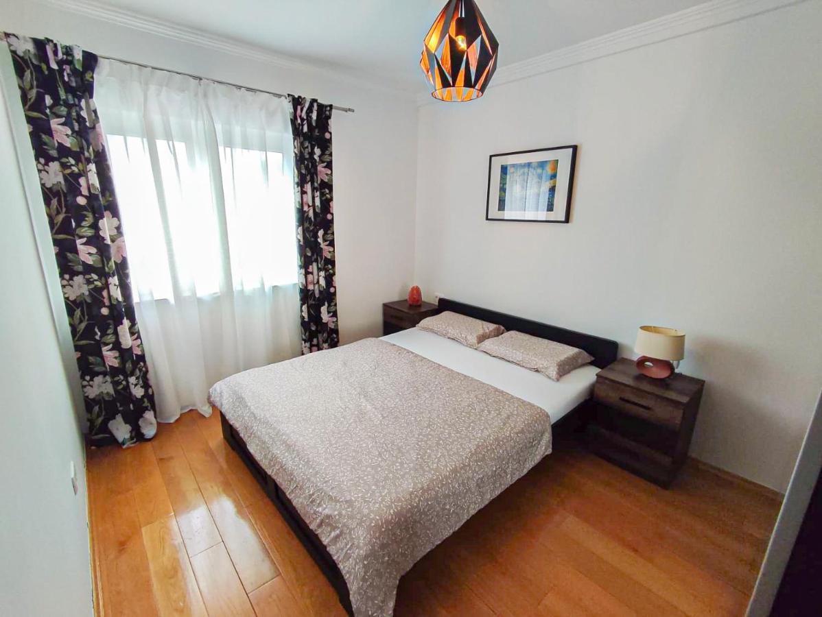 Apartments Amfora - Cozy And Modern Apartments For Up To 15 People, 100M From The Sea And Beach Stara Novalja Exterior foto