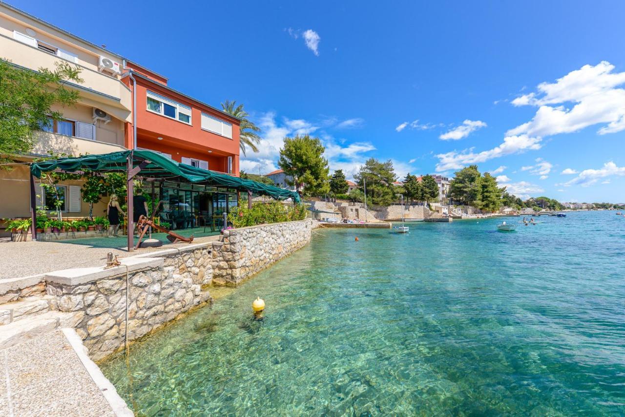 Apartments Amfora - Cozy And Modern Apartments For Up To 15 People, 100M From The Sea And Beach Stara Novalja Exterior foto