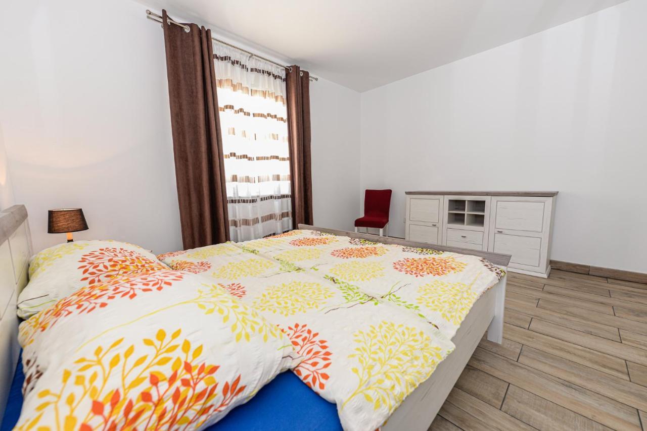 Apartments Amfora - Cozy And Modern Apartments For Up To 15 People, 100M From The Sea And Beach Stara Novalja Exterior foto