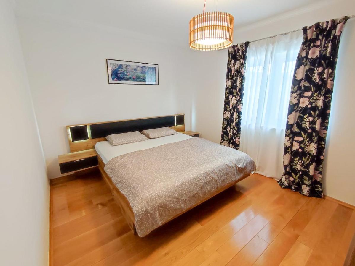 Apartments Amfora - Cozy And Modern Apartments For Up To 15 People, 100M From The Sea And Beach Stara Novalja Exterior foto