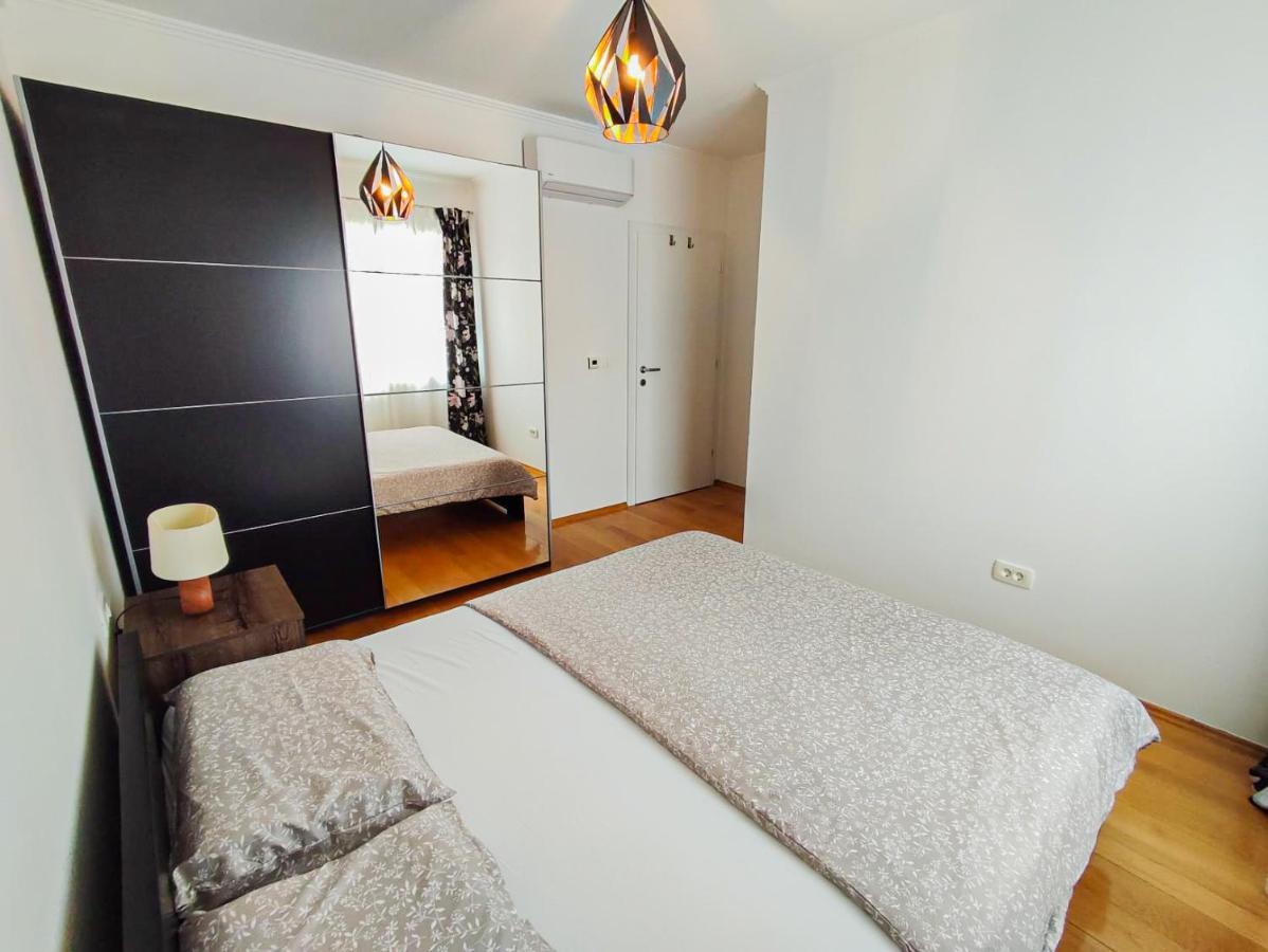 Apartments Amfora - Cozy And Modern Apartments For Up To 15 People, 100M From The Sea And Beach Stara Novalja Exterior foto